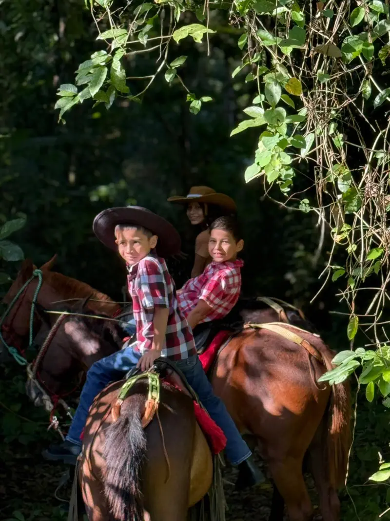 Family owned horse tours La Fortuna Costa Rica